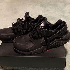black nike huaraches